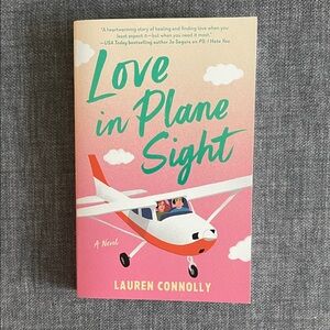 Love in Plane Sight • Lauren Connolly Paperback Book